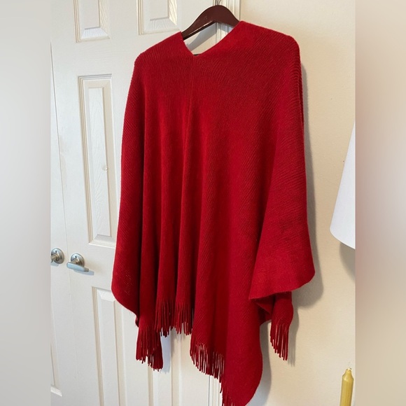 V. Fraas Woven Acrylic red shawl one size - Picture 7 of 8